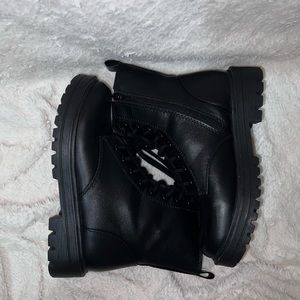 Soda W Lug Sole Side Zip Comba Boots